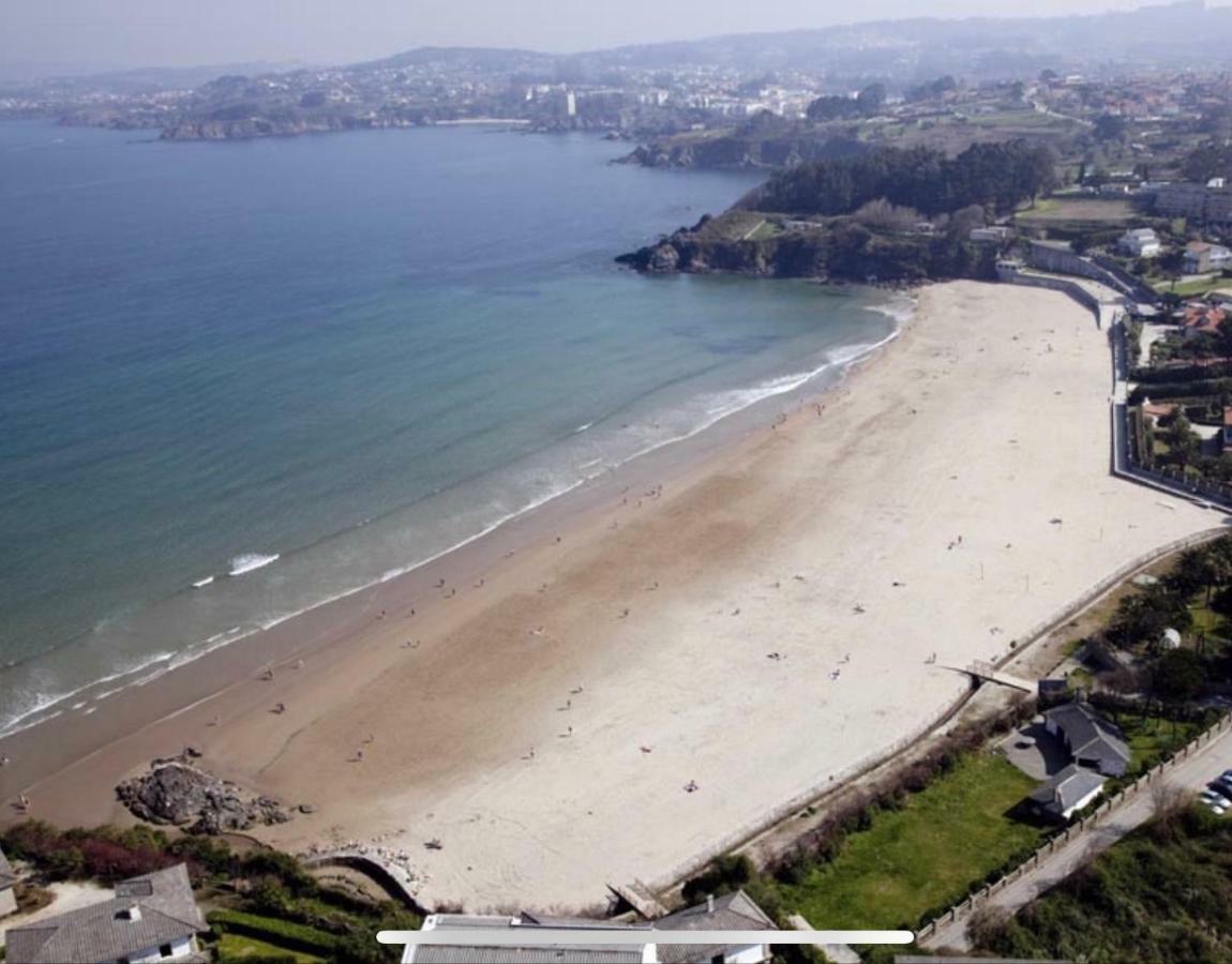 A Coruña al lado de la playa Bastiagueiro Exterior foto